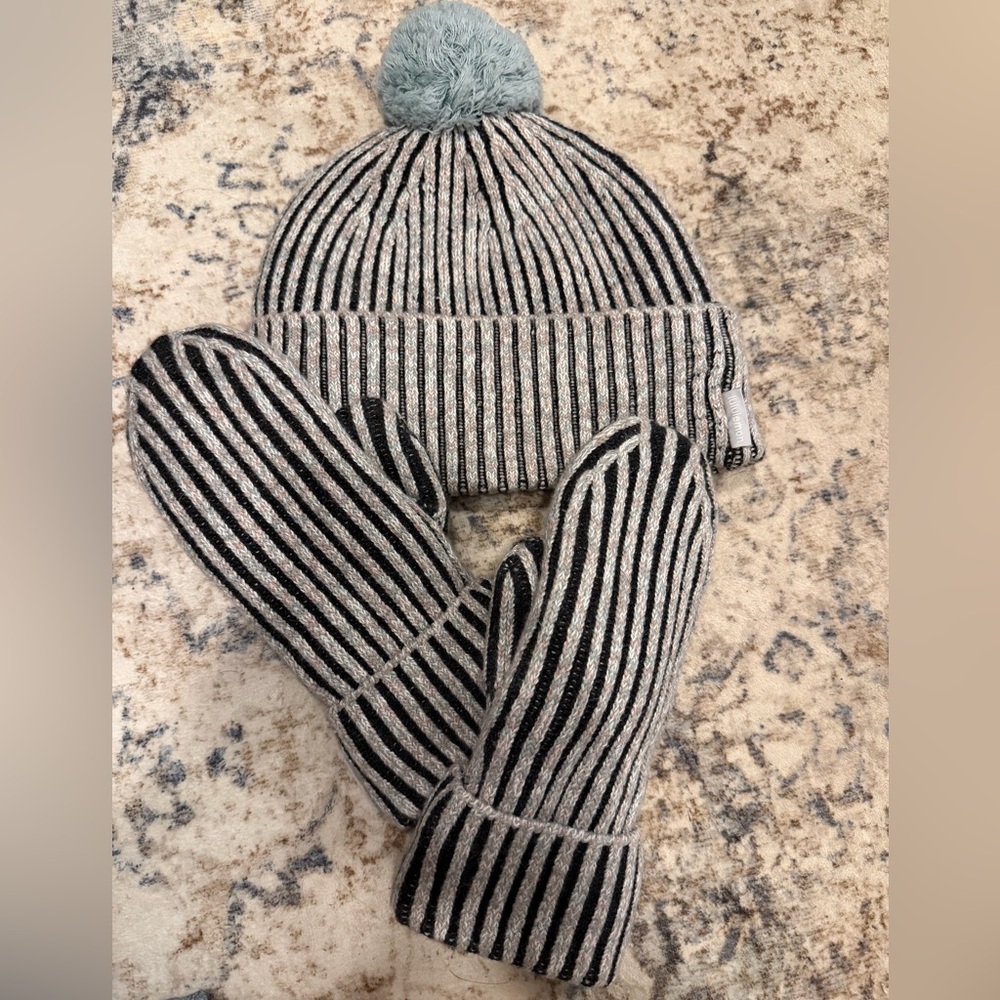 LULULEMON Textures Beanie and Matching Mittens